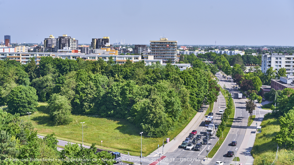 12.06.2025 - Alexisquartier_mit_Wohnanlage Karl-Marx-Ring 52-62 und das Marx-Zentrum in Neuperlach