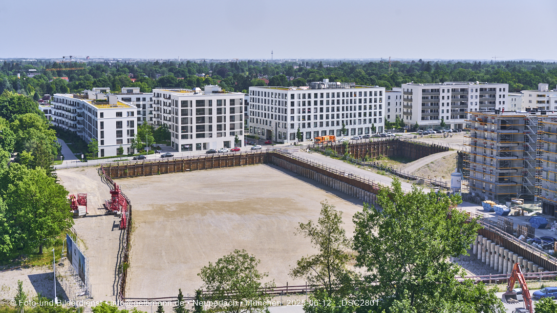 12.06.2025 - Alexisquartier_mit_Wohnanlage Karl-Marx-Ring 52-62 und das Marx-Zentrum in Neuperlach