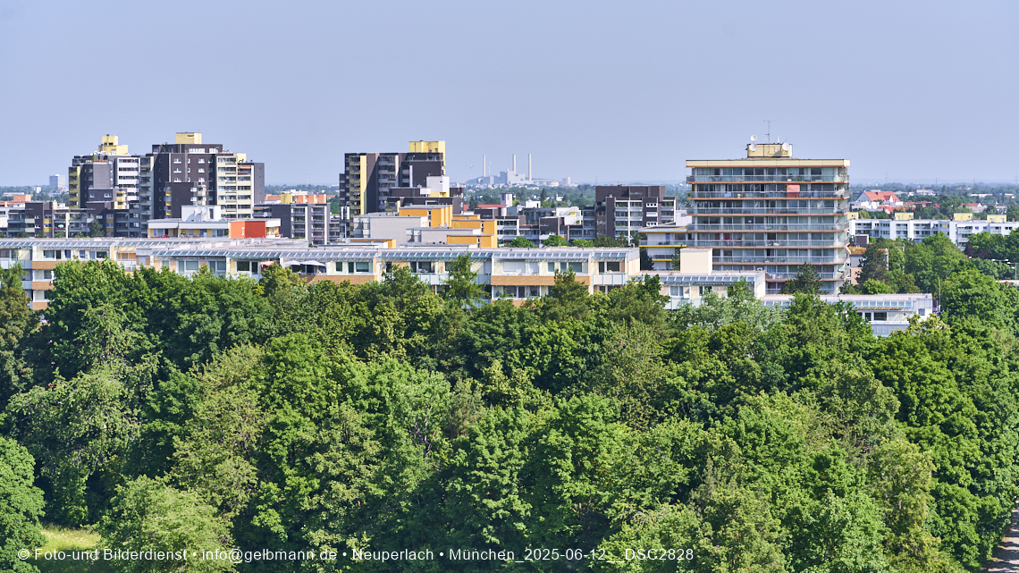 12.06.2025 - Alexisquartier_mit_Wohnanlage Karl-Marx-Ring 52-62 und das Marx-Zentrum in Neuperlach