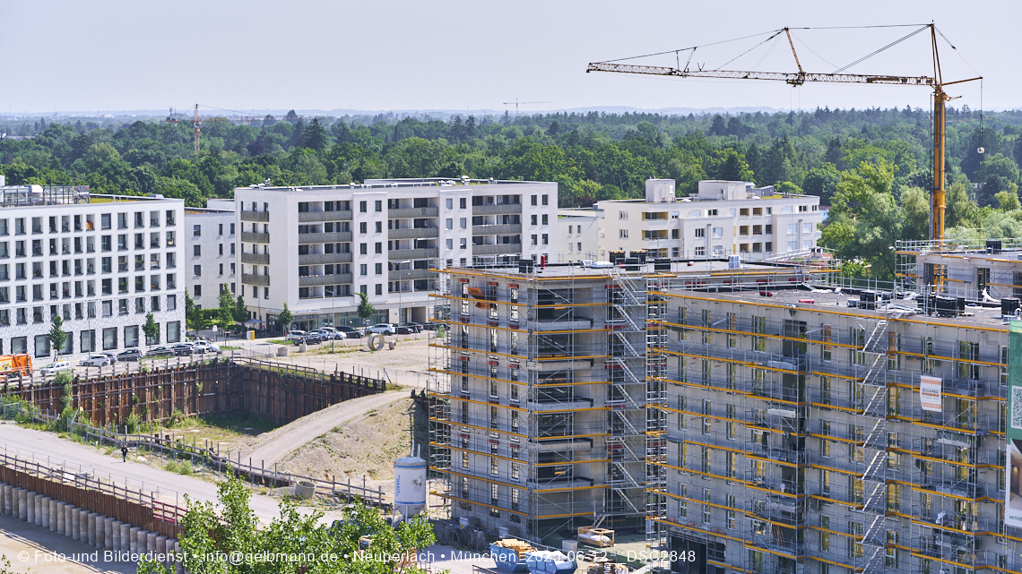 12.06.2025 - Alexisquartier_mit_Wohnanlage Karl-Marx-Ring 52-62 und das Marx-Zentrum in Neuperlach