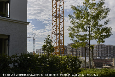 28.08.2025 - DEMOS-Baustelle und BayernHeim-Baustelle Alexiqauartier und BayernHeim in Neuperlach