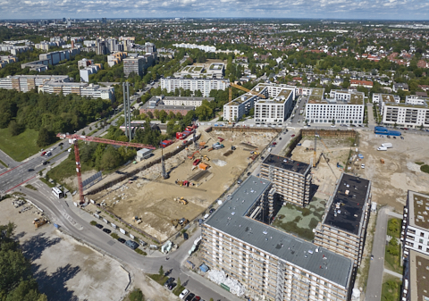 03.09.2025 - Luftbilder der DEMOS-Baustelle und BayernHeim-Baustelle Alexiqauartier und BayernHeim in Neuperlach