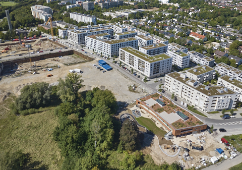 03.09.2025 - Luftbilder der DEMOS-Baustelle und BayernHeim-Baustelle Alexiqauartier und BayernHeim in Neuperlach