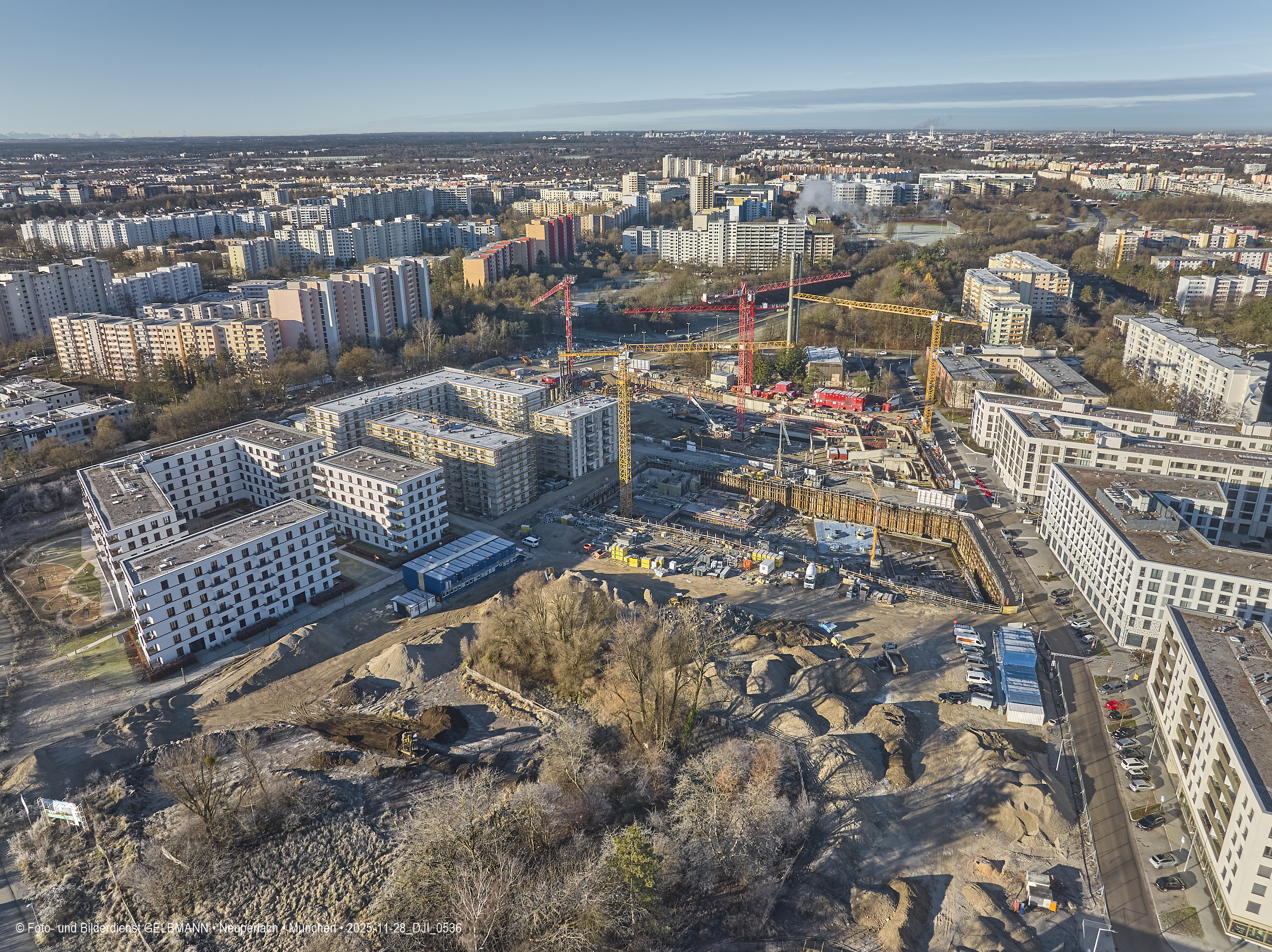 28.11.2025 - Baustelle Alexisquartier mit DEMOS und BayernHeim in Neuperlach