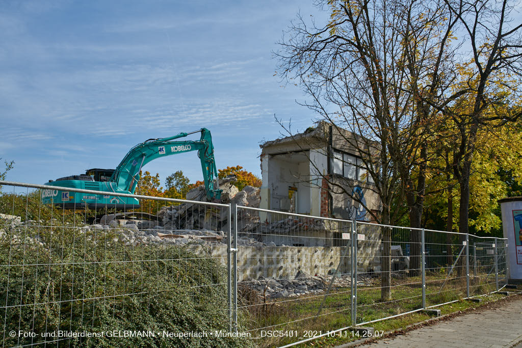 11.10.2021 - Abrissarbeiten am Quiddetentrum in Neuperlach