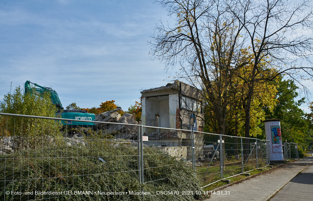 11.10.2021 - Abrissarbeiten am Quiddetentrum in Neuperlach